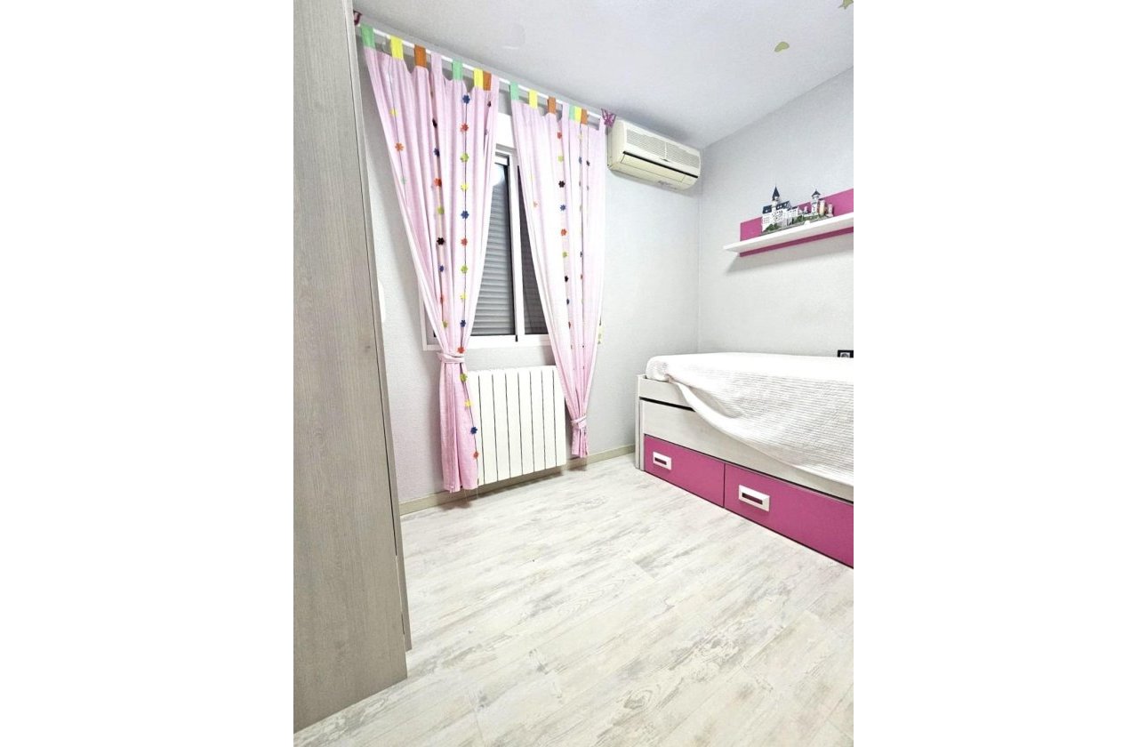 Herverkoop - Town House -
Orihuela Costa - Los Almendros-la Florida