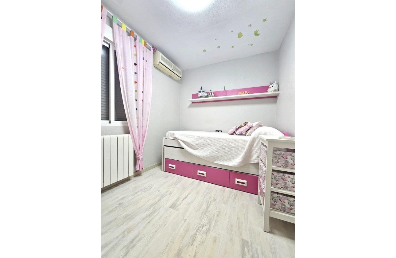 Herverkoop - Town House -
Orihuela Costa - Los Almendros-la Florida