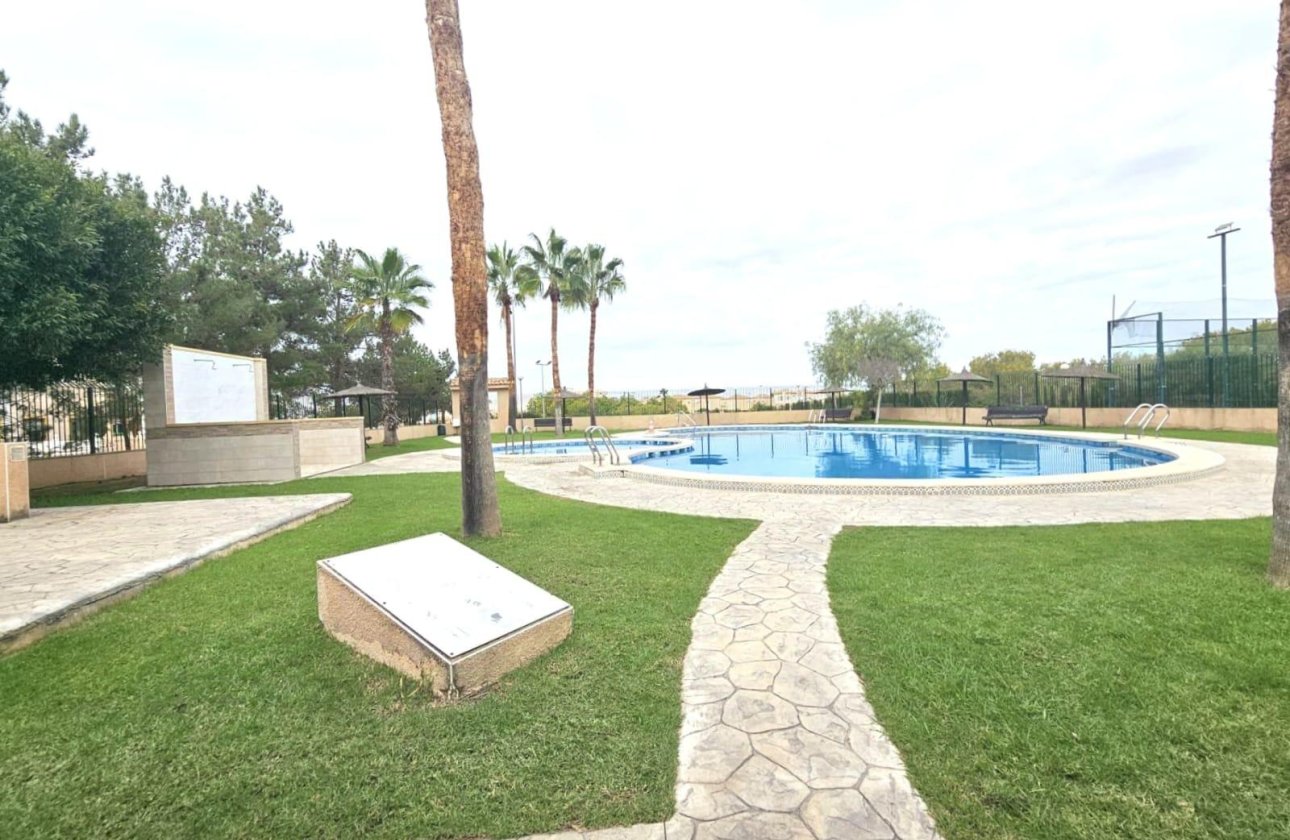 Herverkoop - Town House -
Orihuela Costa - Los Almendros-la Florida