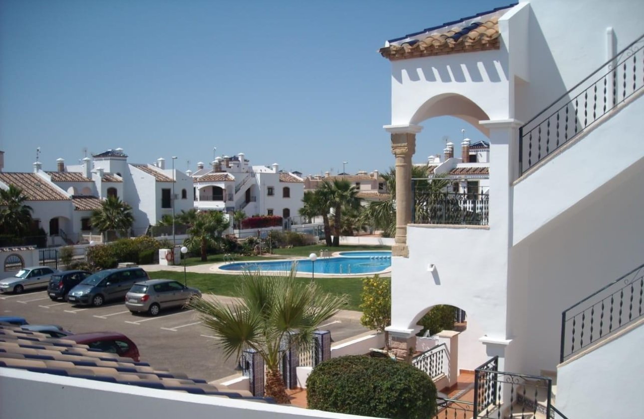 Herverkoop - Town House -
Orihuela Costa - PAU 8