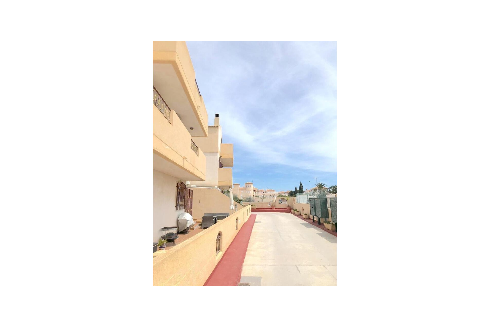 Herverkoop - Town House -
Playa Flamenca - Costa Blanca