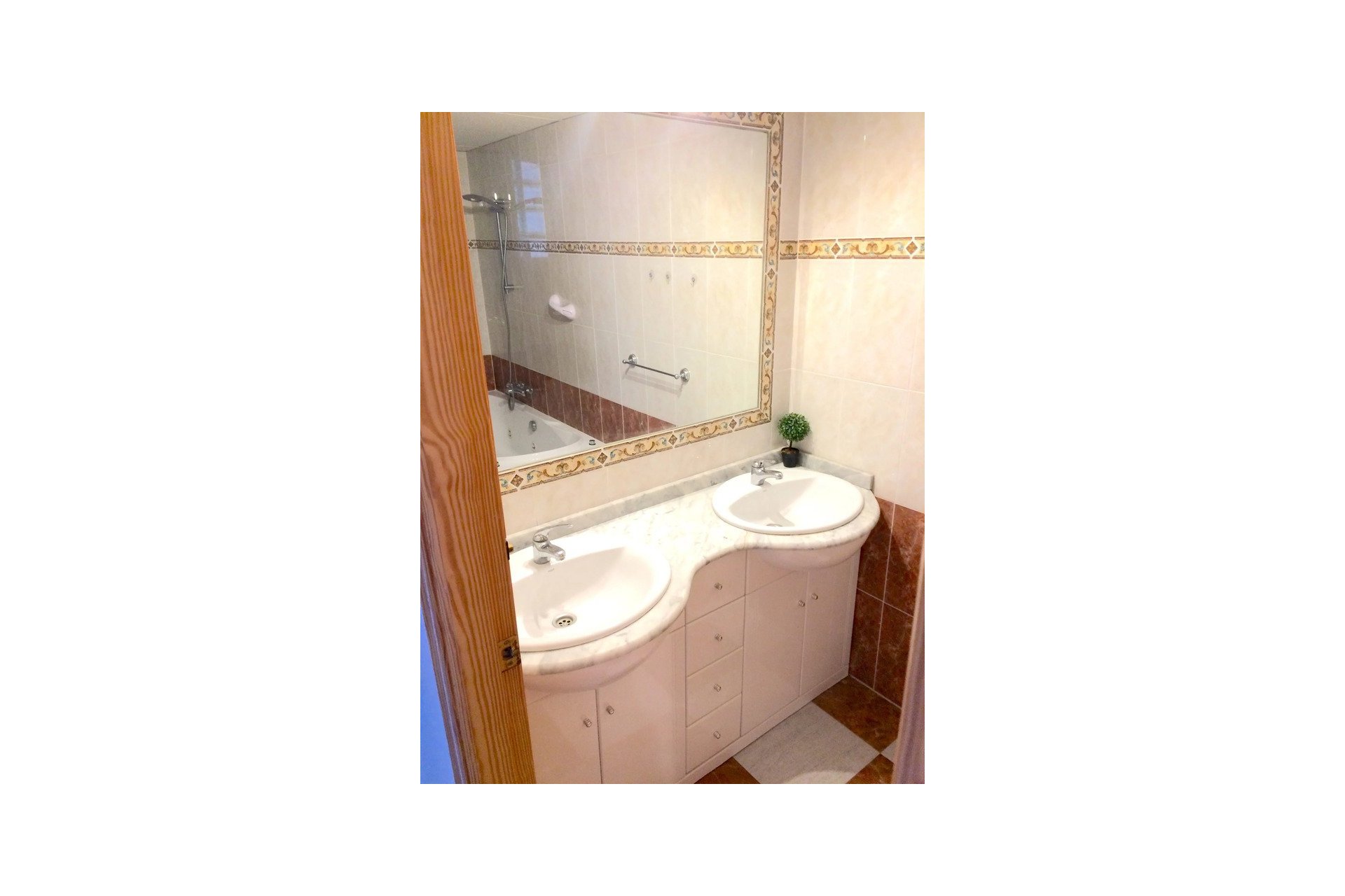 Herverkoop - Town House -
Playa Flamenca - Costa Blanca