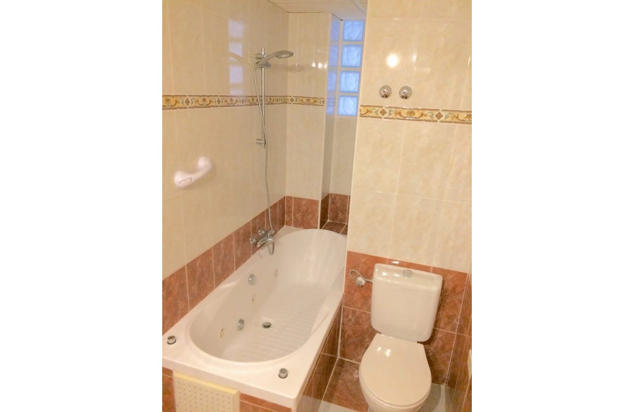 Herverkoop - Town House -
Playa Flamenca - Costa Blanca