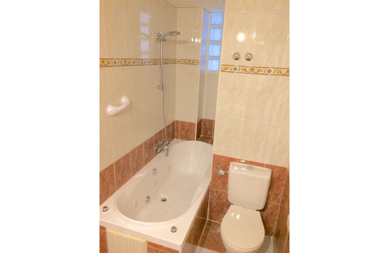 Herverkoop - Town House -
Playa Flamenca - Costa Blanca