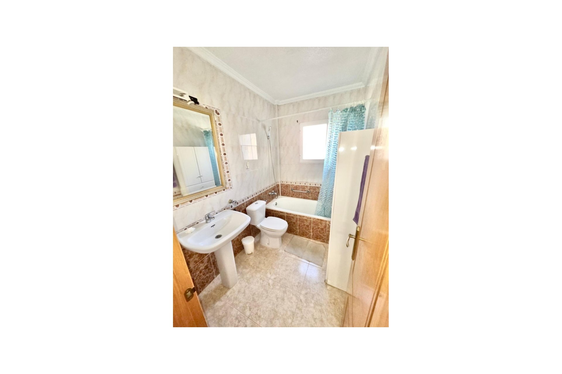 Herverkoop - Town House -
Playa Flamenca - Costa Blanca