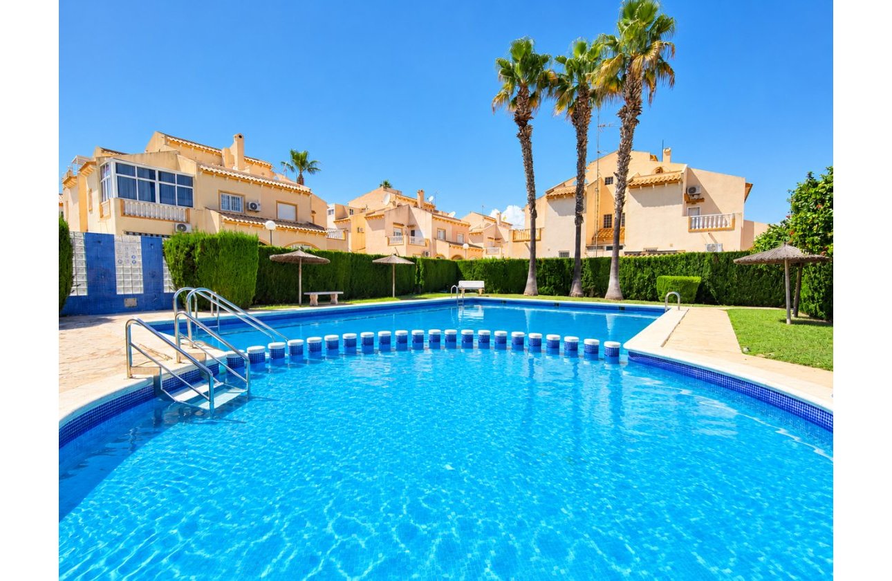 Herverkoop - Town House -
Playa Flamenca - Costa Blanca