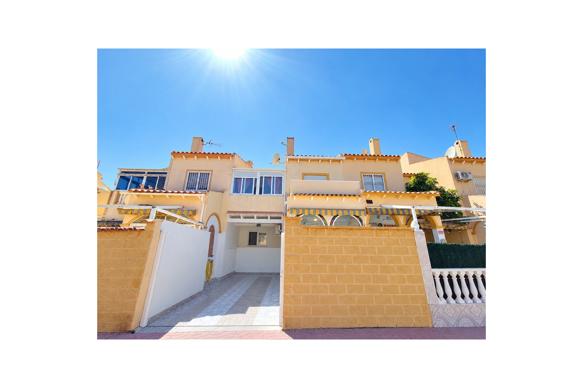 Herverkoop - Town House -
Playa Flamenca - Costa Blanca