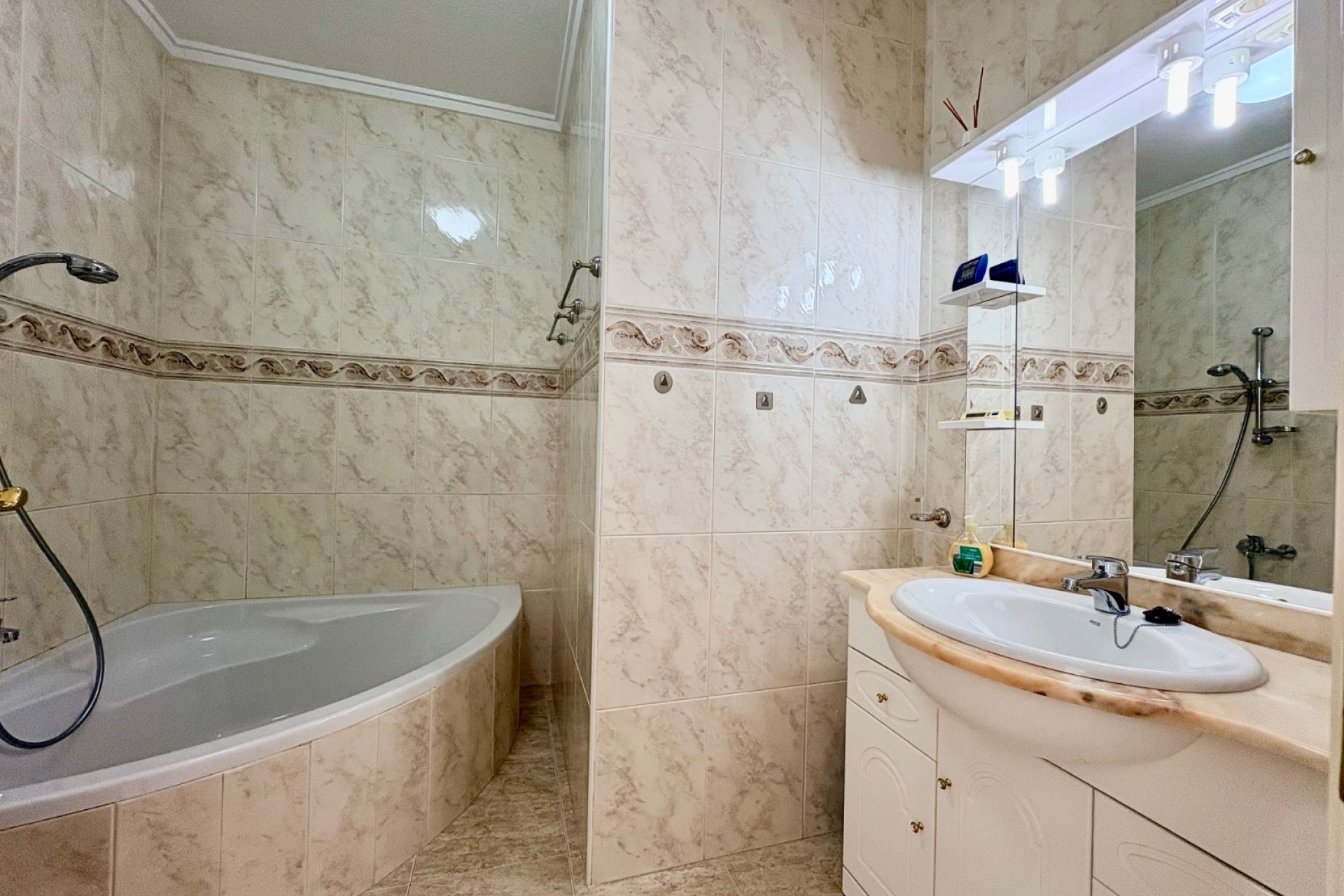 Herverkoop - Town House -
Rojales - Inland