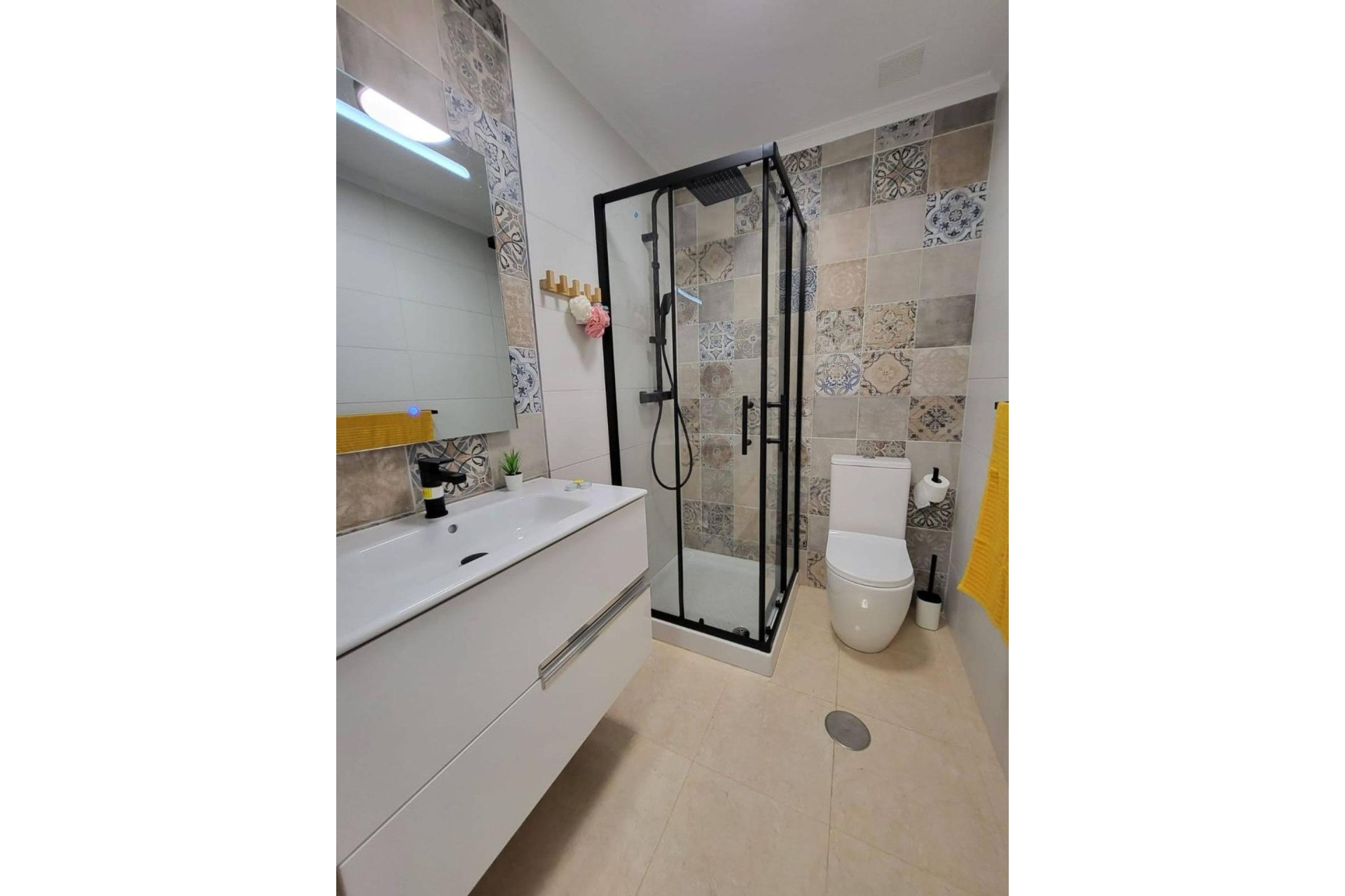 Herverkoop - Town House -
San Miguel de Salinas - Ciudad De Las Comunicaciones