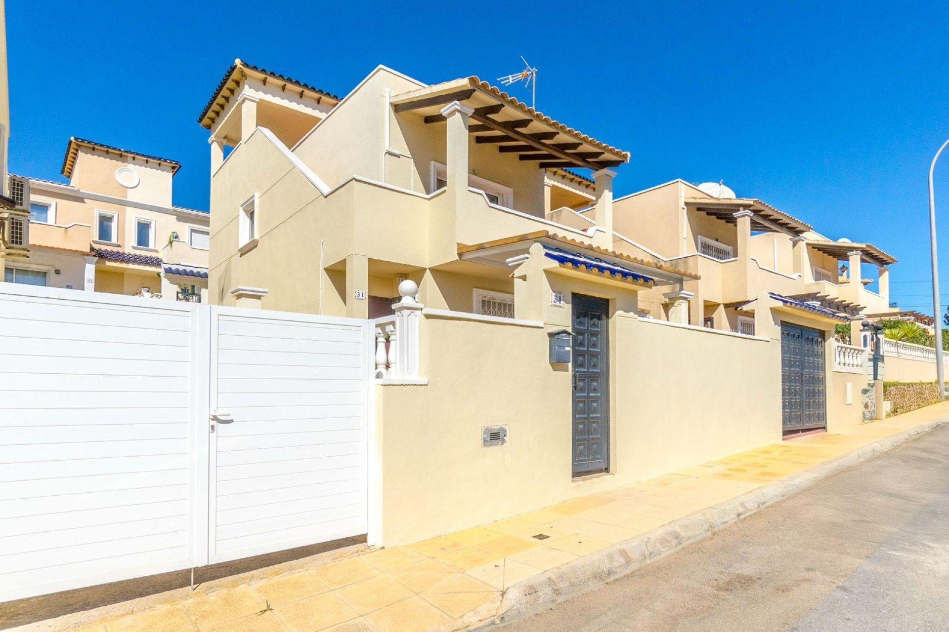 Herverkoop - Town House -
San Miguel de Salinas - El Galán