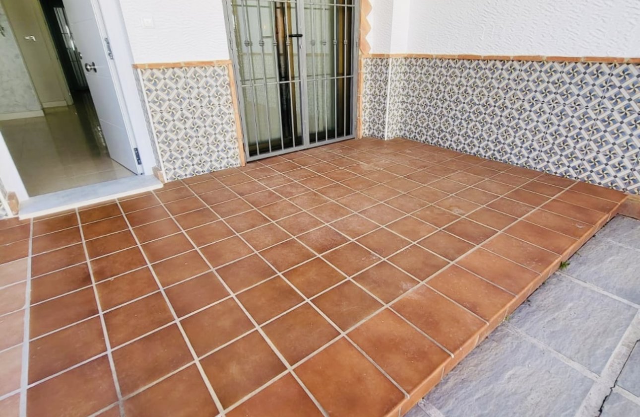 Herverkoop - Town House -
San Miguel de Salinas - Inland