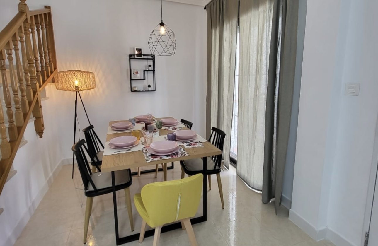 Herverkoop - Town House -
San Miguel de Salinas - Inland