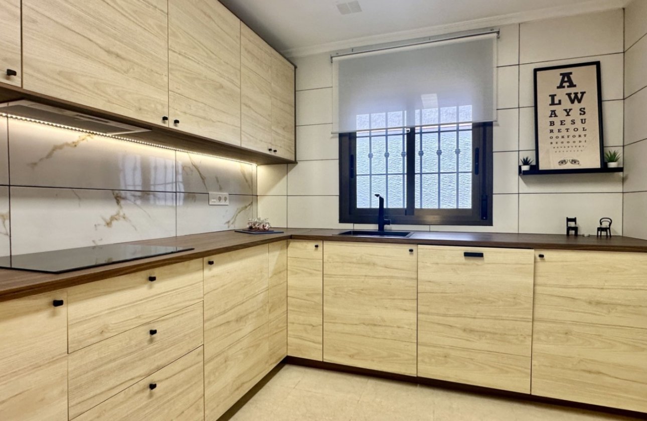 Herverkoop - Town House -
San Miguel de Salinas - Inland