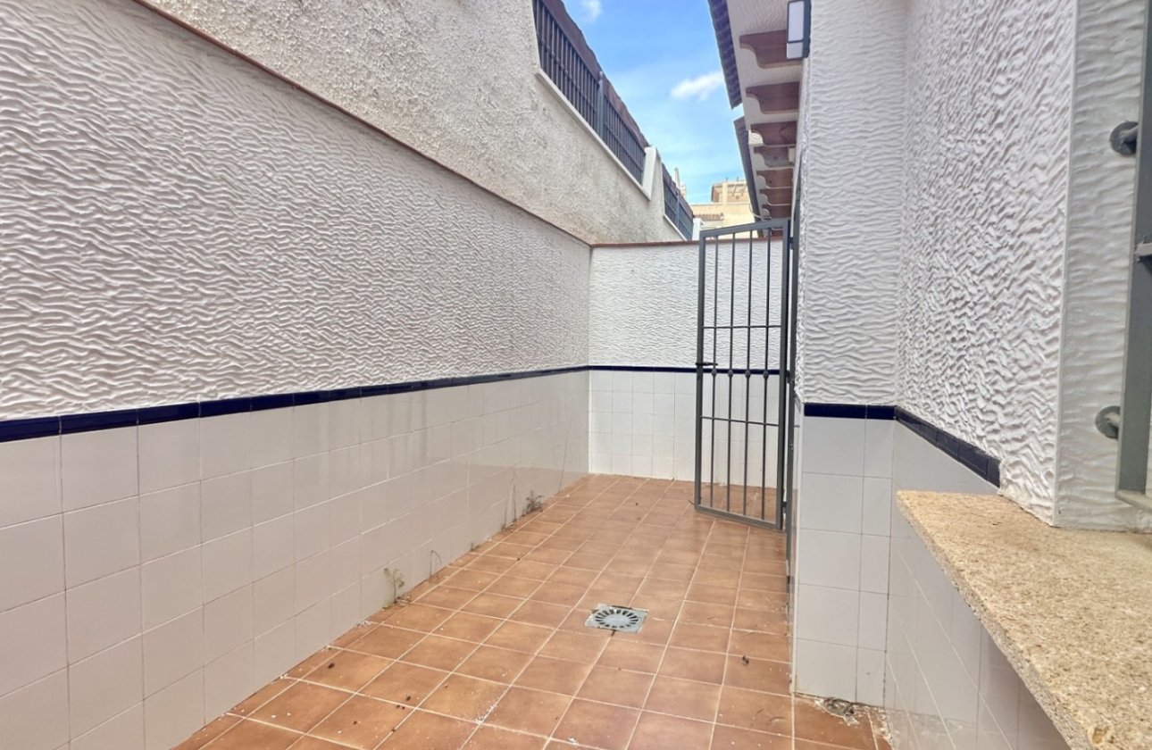 Herverkoop - Town House -
San Miguel de Salinas - Inland