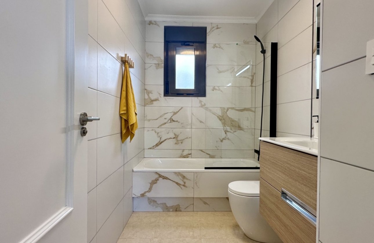 Herverkoop - Town House -
San Miguel de Salinas - Inland