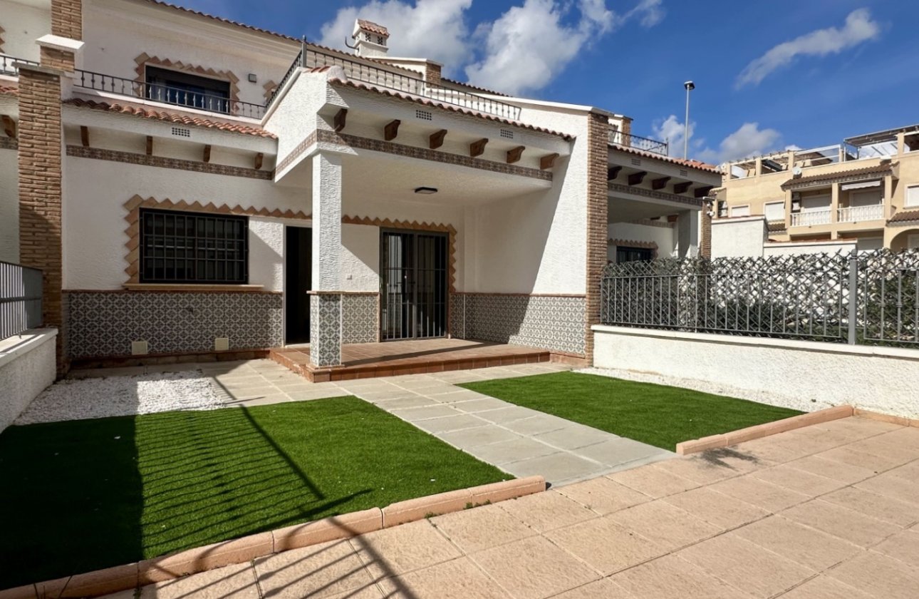 Herverkoop - Town House -
San Miguel de Salinas - Inland