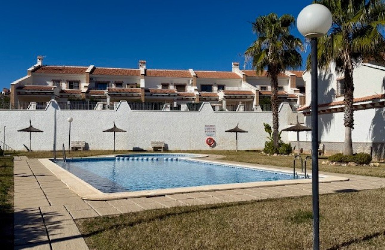 Herverkoop - Town House -
San Miguel de Salinas - Inland