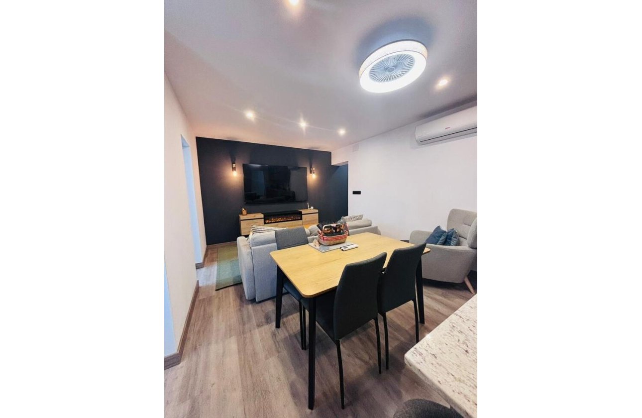 Herverkoop - Town House -
San Miguel de Salinas - Inland