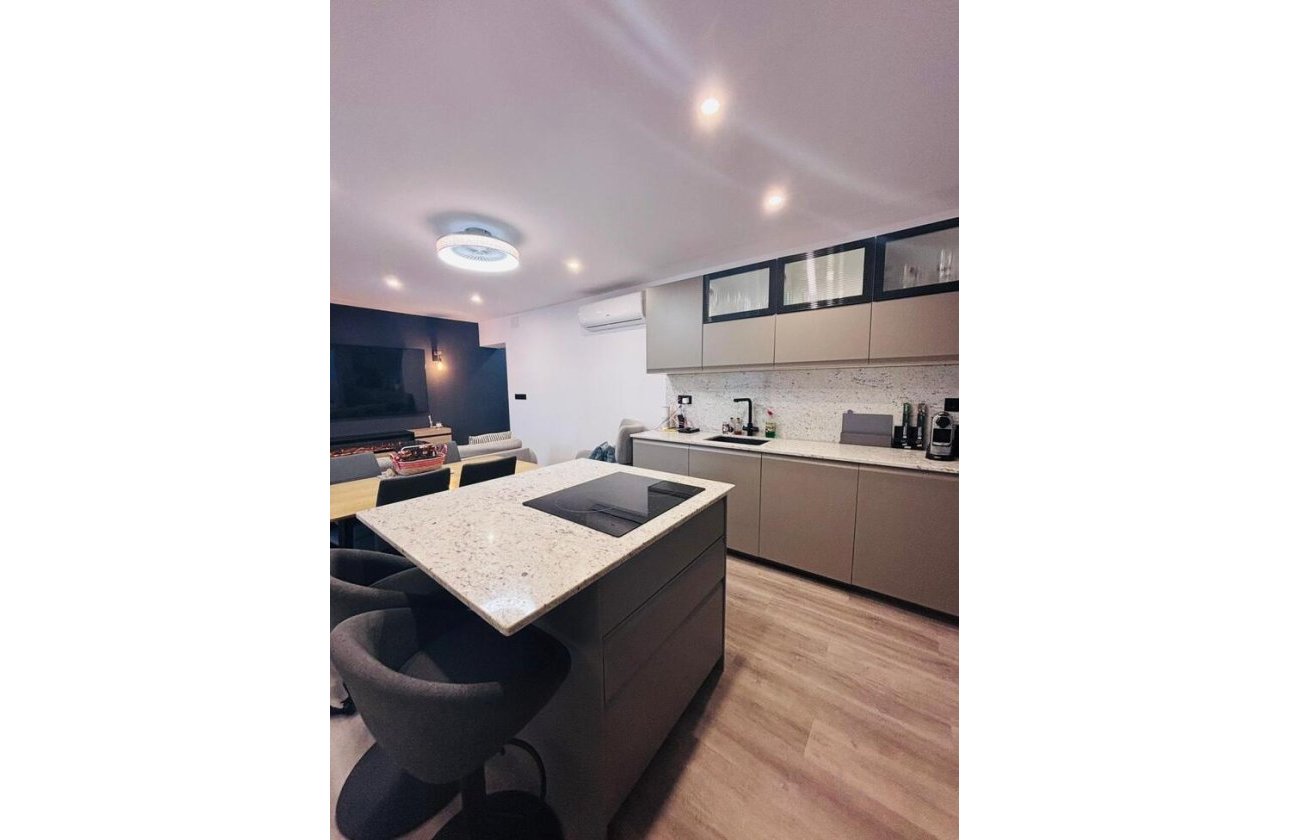 Herverkoop - Town House -
San Miguel de Salinas - Inland