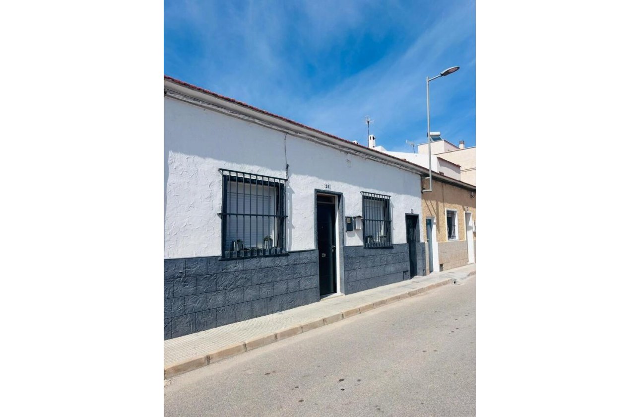Herverkoop - Town House -
San Miguel de Salinas - Inland