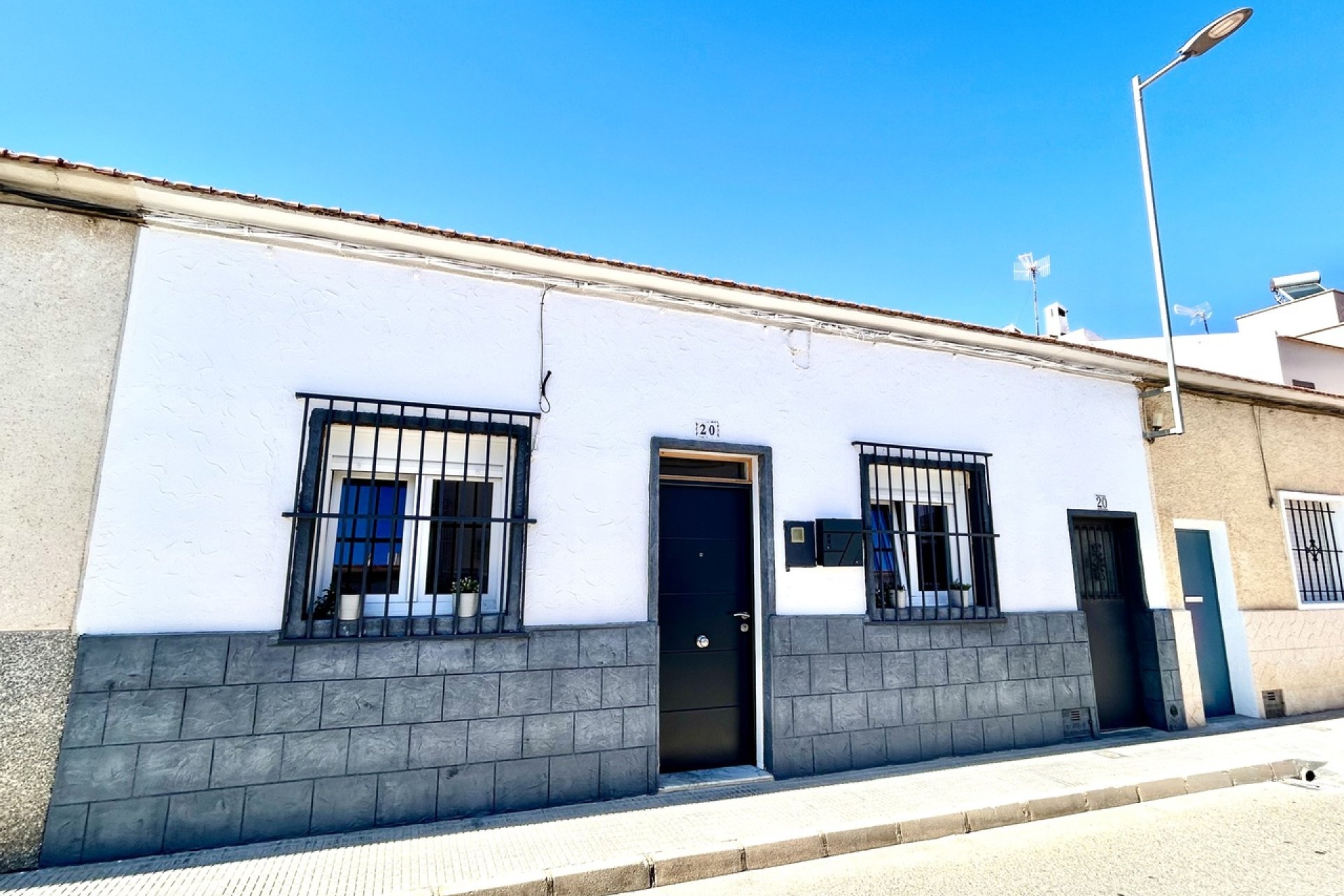 Herverkoop - Town House -
San Miguel de Salinas - Inland