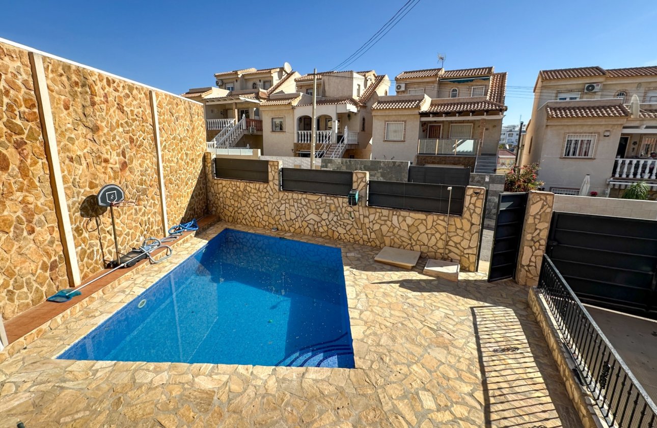 Herverkoop - Town House -
San Miguel de Salinas - Inland