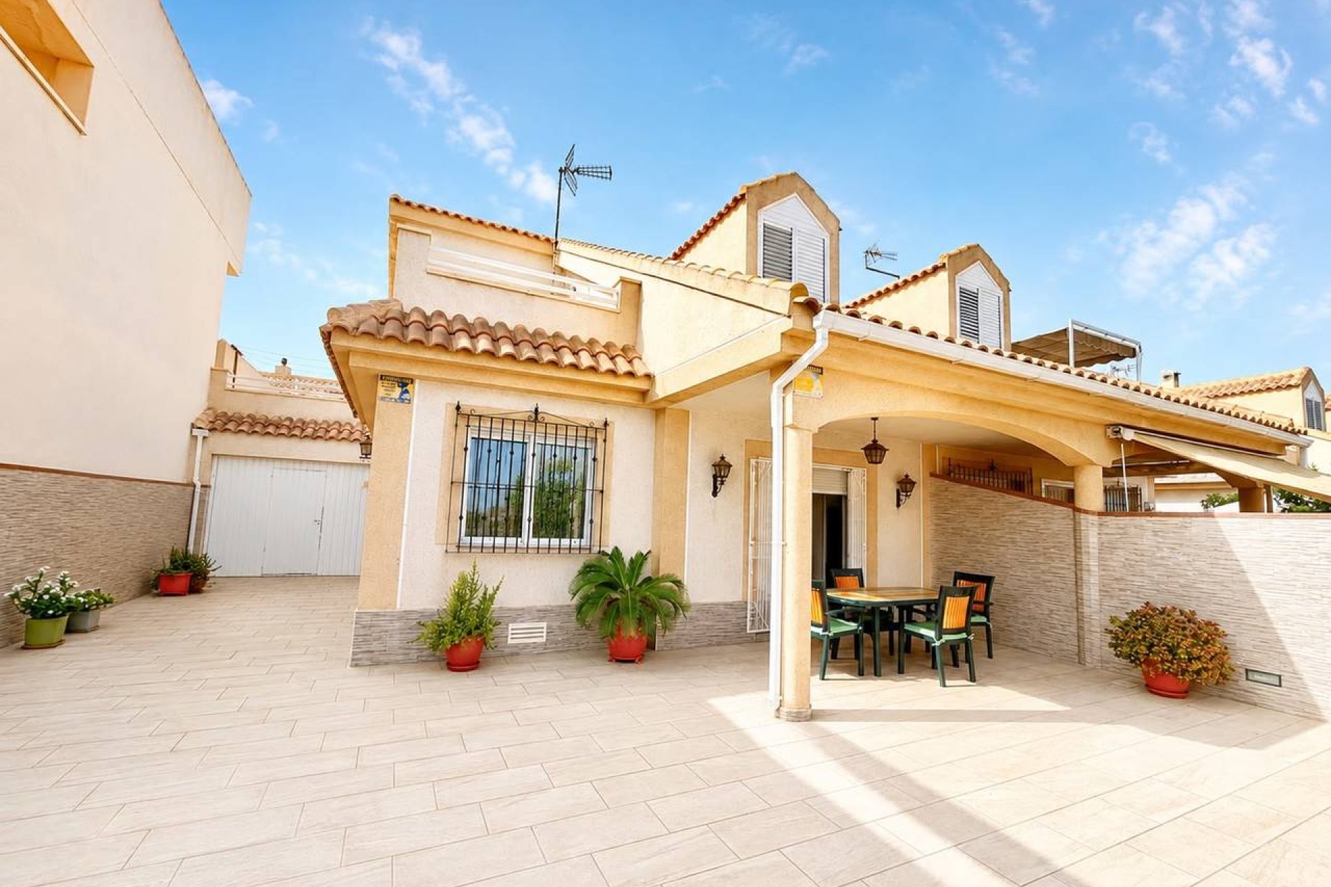 Herverkoop - Town House -
Torre de la Horadada - Costa Blanca