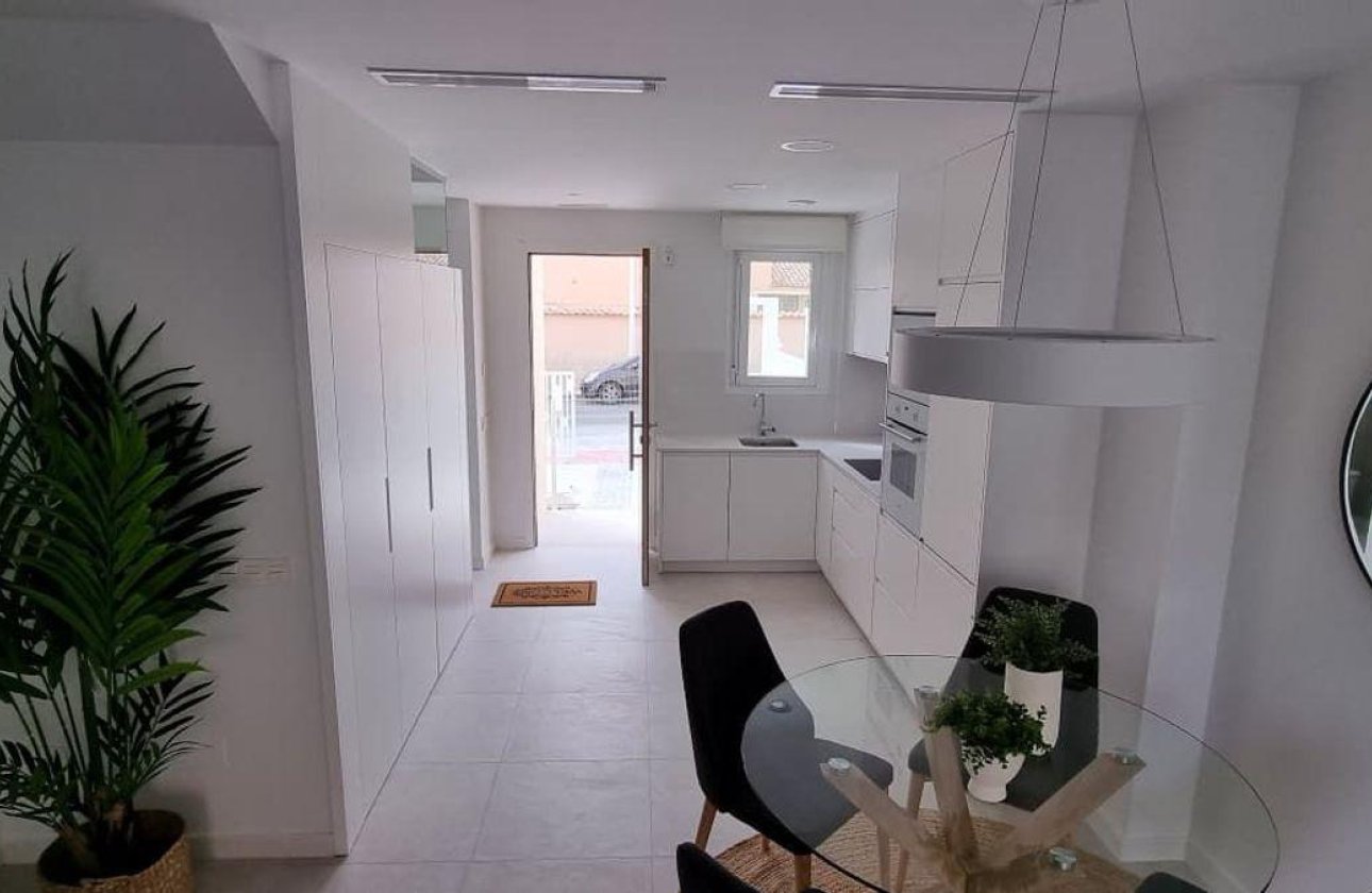 Herverkoop - Town House -
Torrevieja - Aguas Nuevas