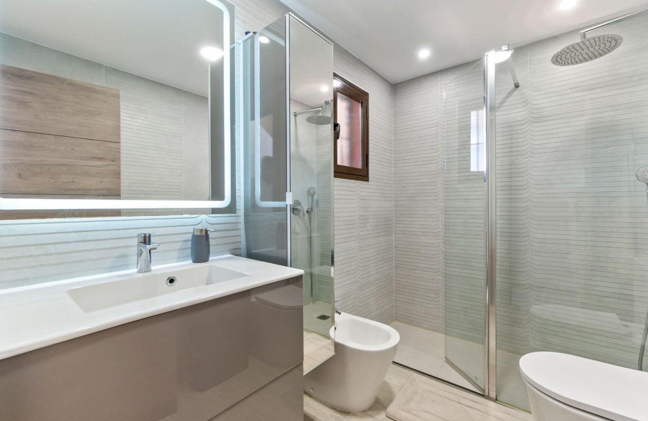 Herverkoop - Town House -
Torrevieja - Aguas Nuevas