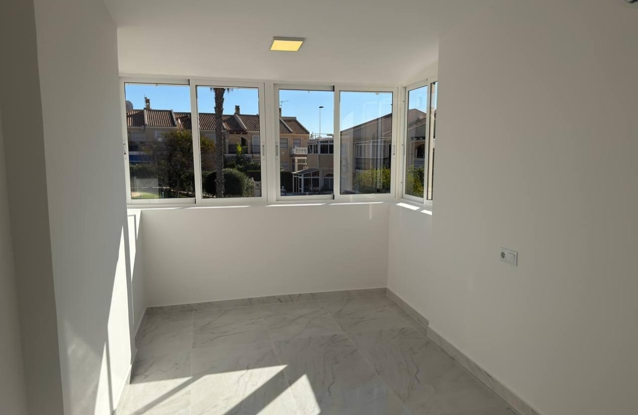 Herverkoop - Town House -
Torrevieja - Aguas Nuevas