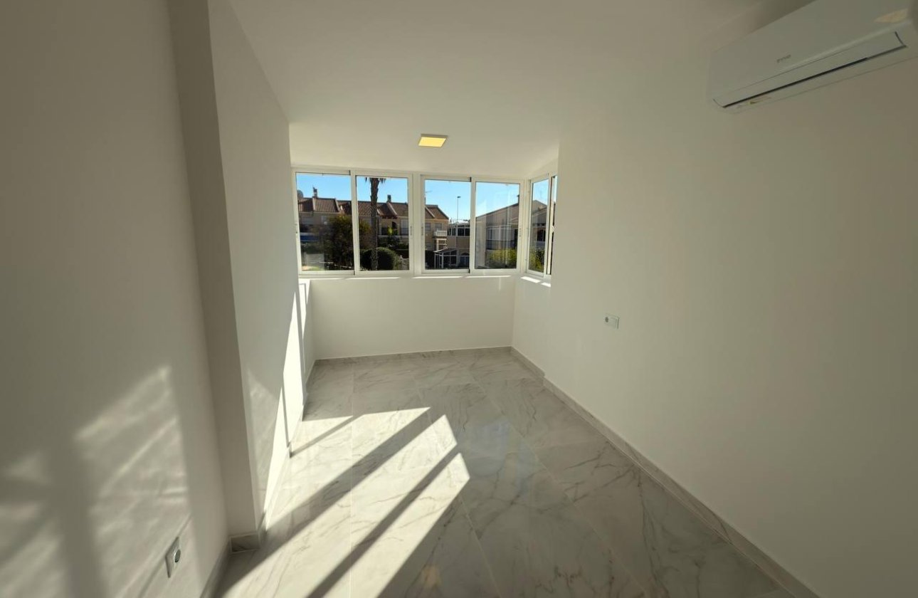 Herverkoop - Town House -
Torrevieja - Aguas Nuevas