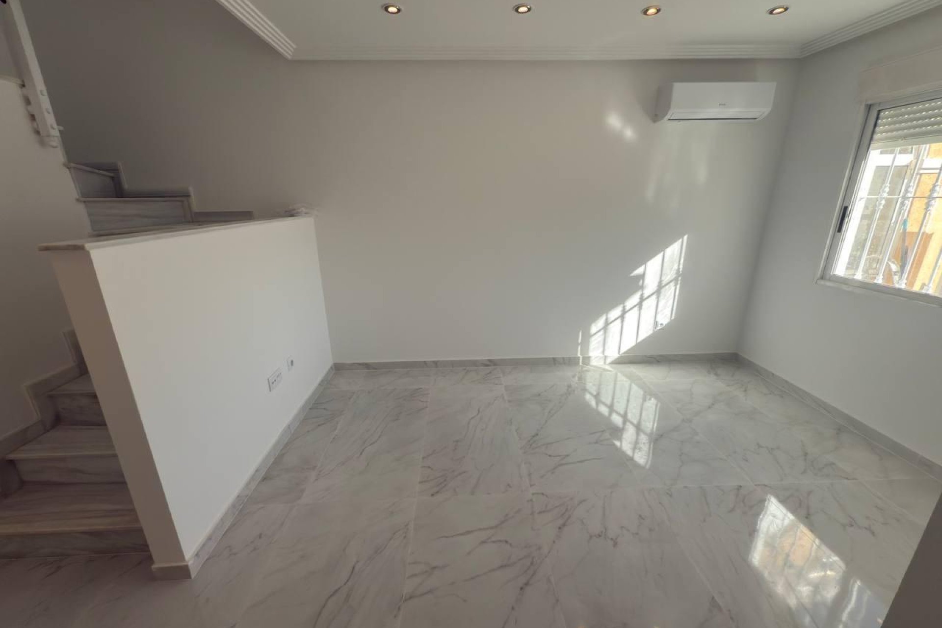 Herverkoop - Town House -
Torrevieja - Aguas Nuevas