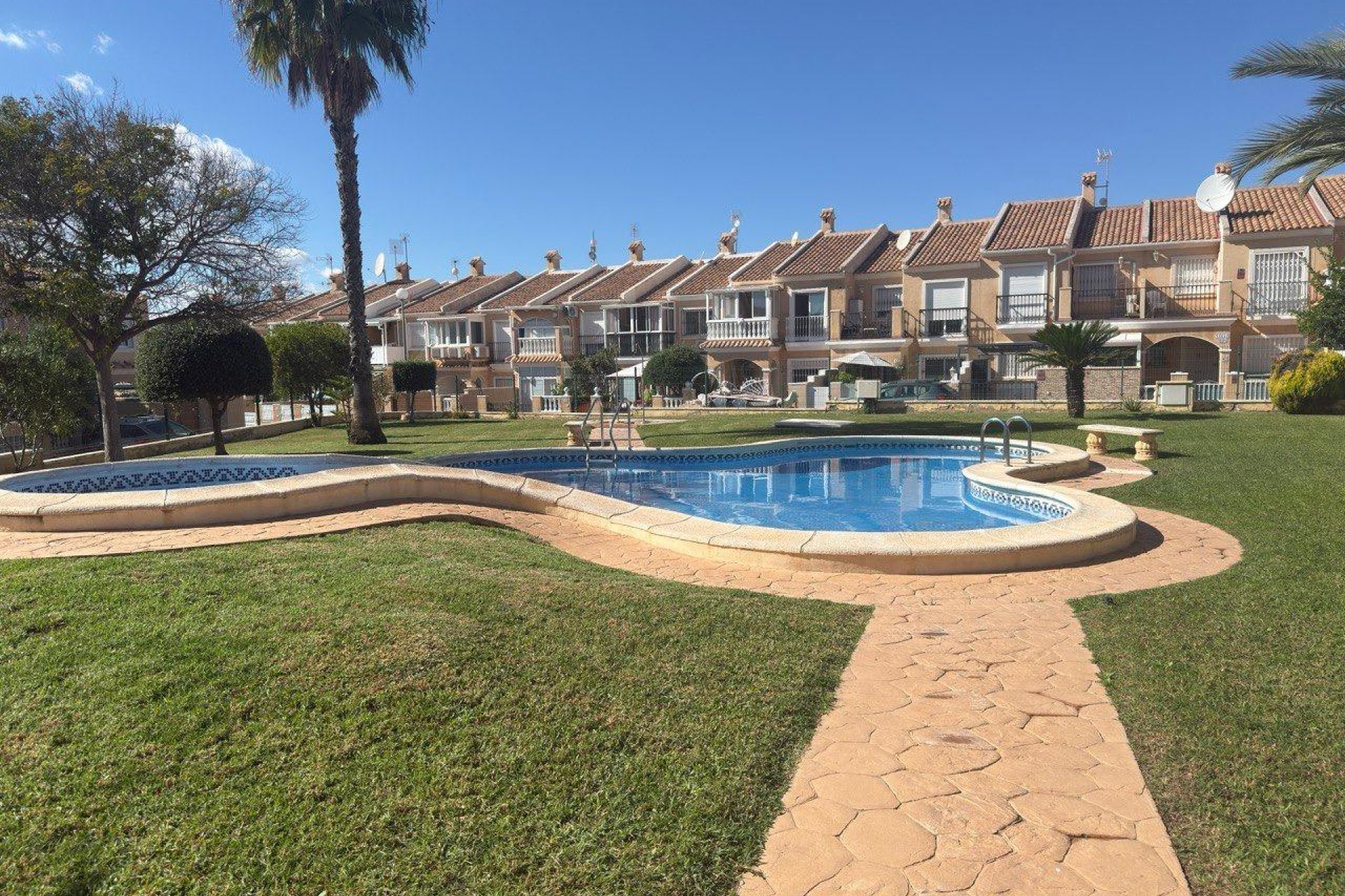 Herverkoop - Town House -
Torrevieja - Aguas Nuevas