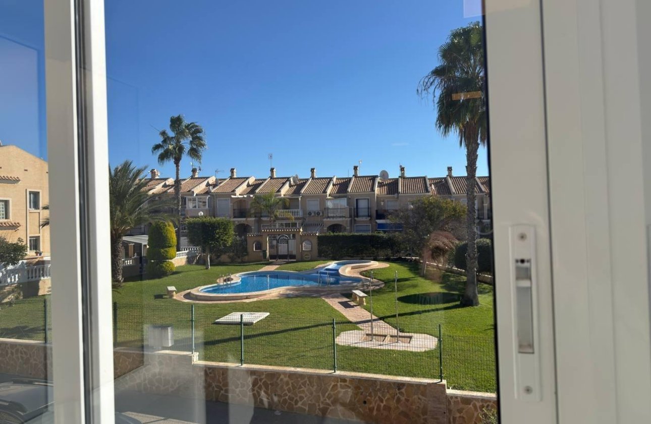 Herverkoop - Town House -
Torrevieja - Aguas Nuevas
