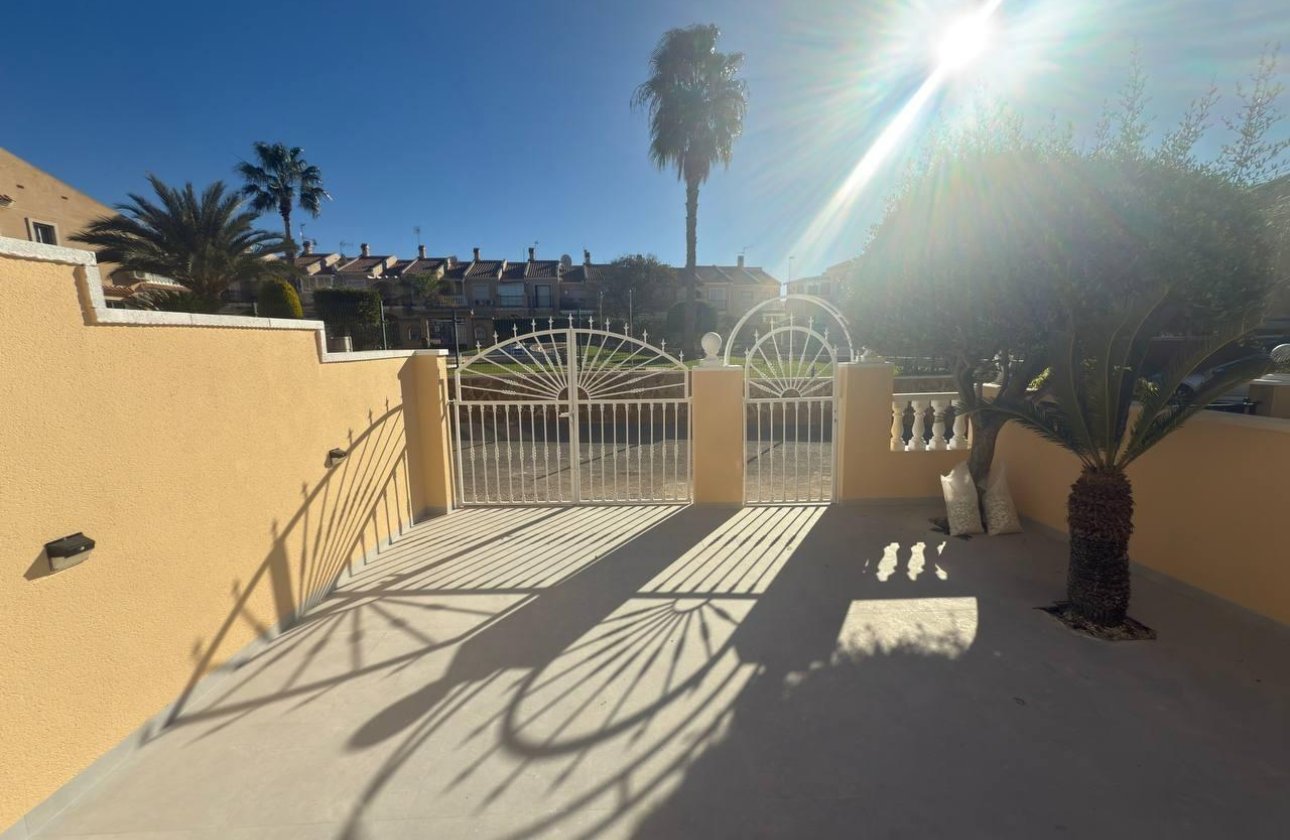 Herverkoop - Town House -
Torrevieja - Aguas Nuevas