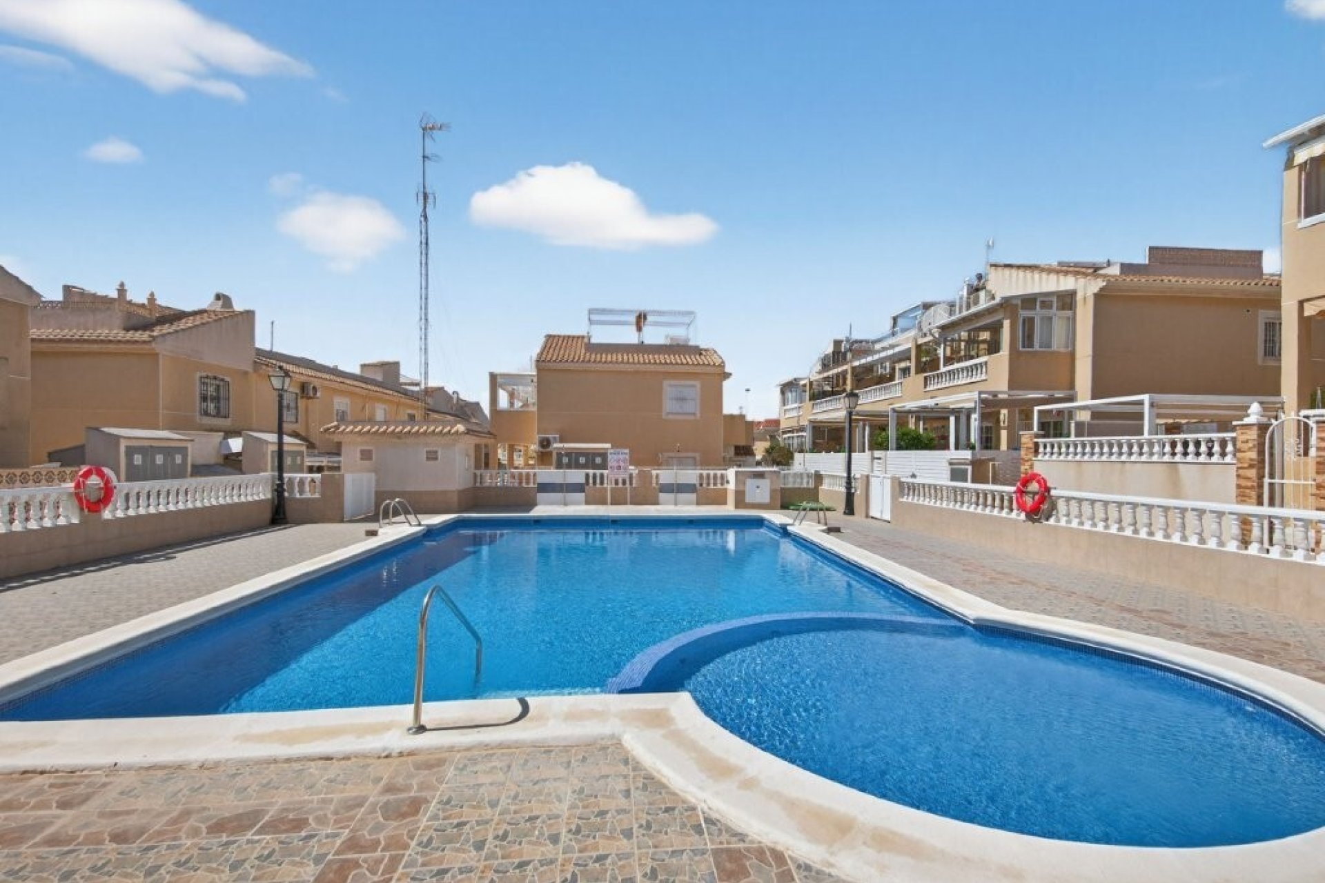 Herverkoop - Town House -
Torrevieja - Aguas Nuevas