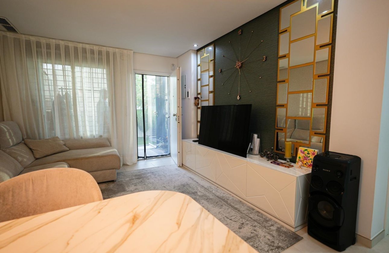 Herverkoop - Town House -
Torrevieja - Aguas Nuevas