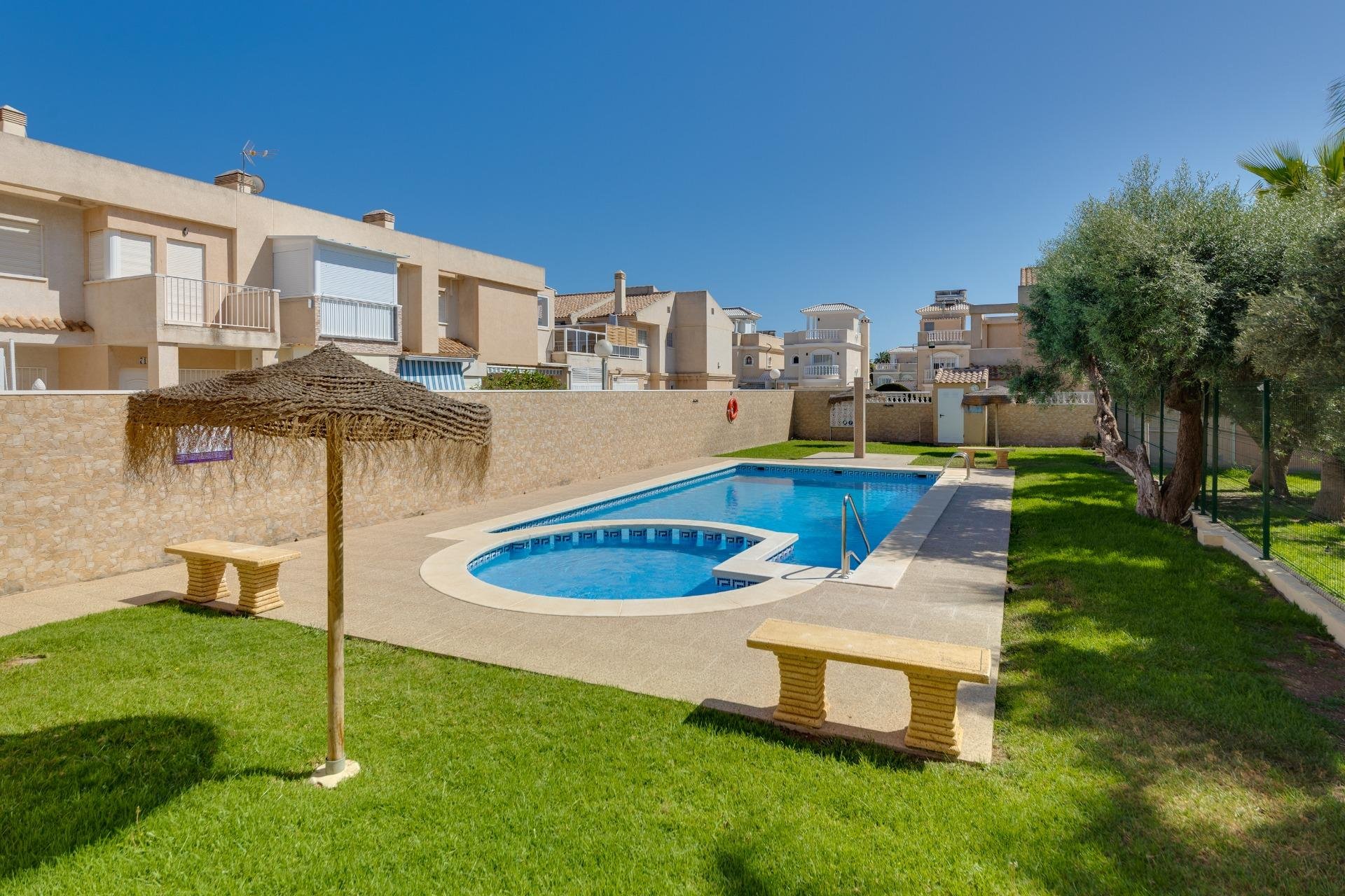 Herverkoop - Town House -
Torrevieja - Aguas Nuevas