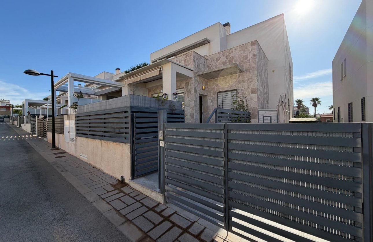 Herverkoop - Town House -
Torrevieja - Aguas Nuevas