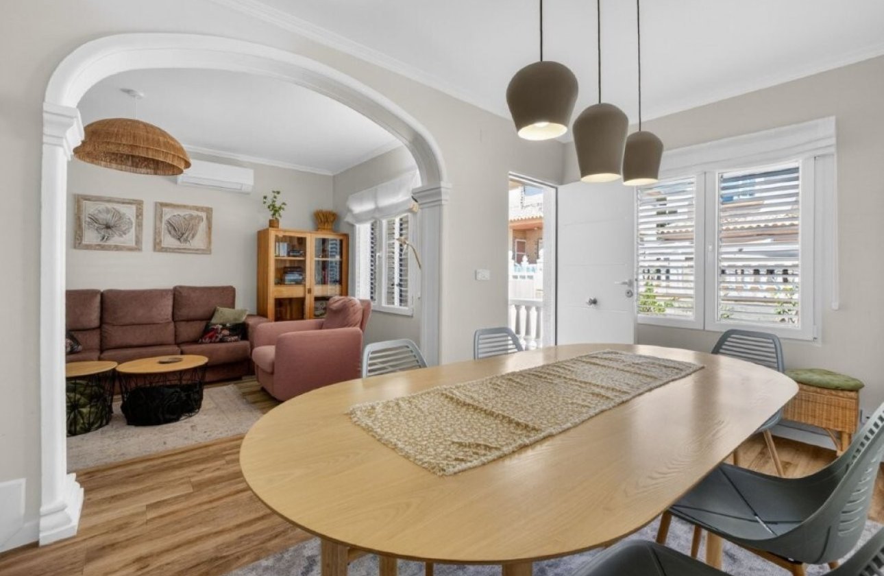 Herverkoop - Town House -
Torrevieja - Cabo Cervera