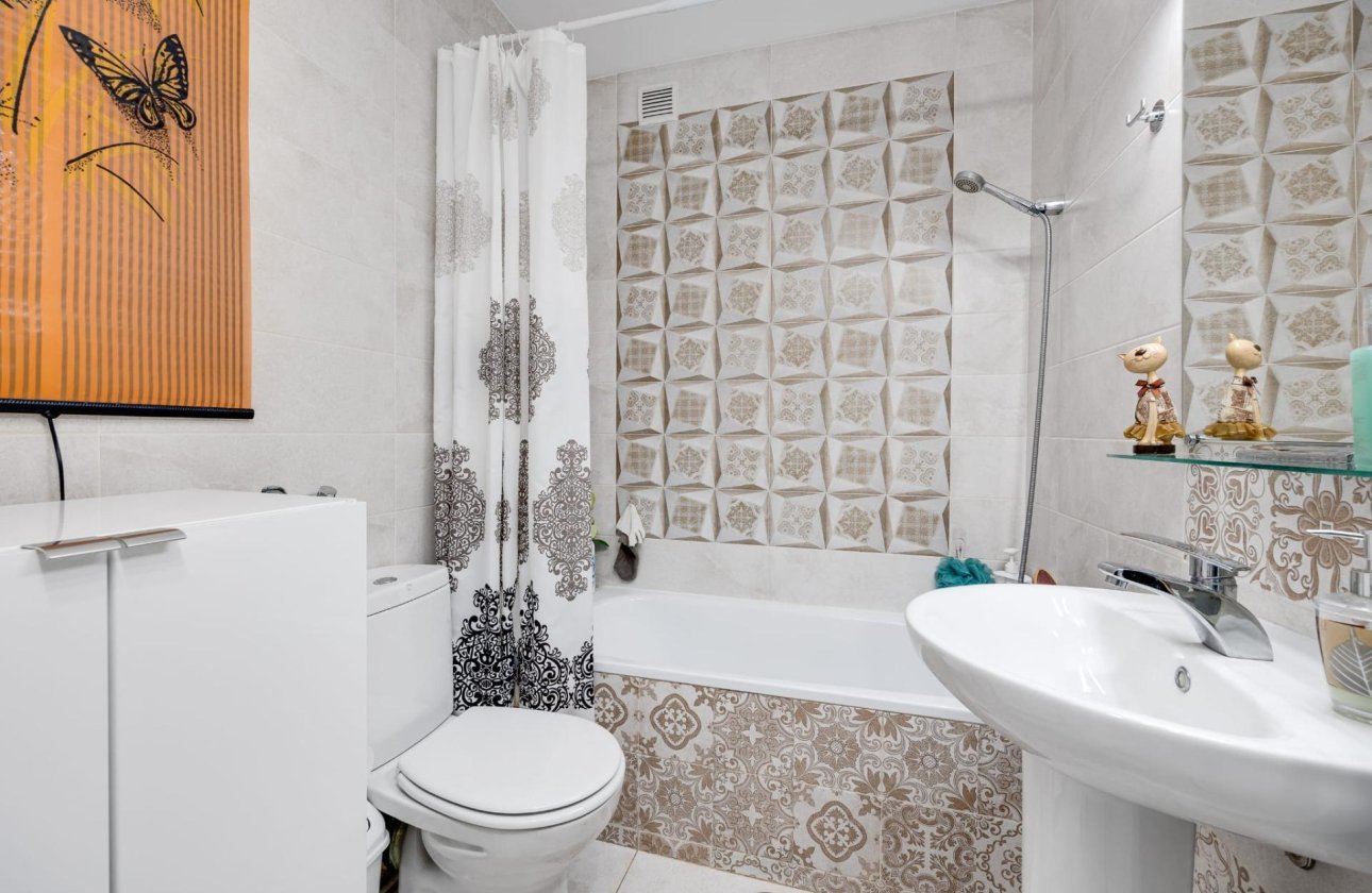 Herverkoop - Town House -
Torrevieja - Calas Blanca