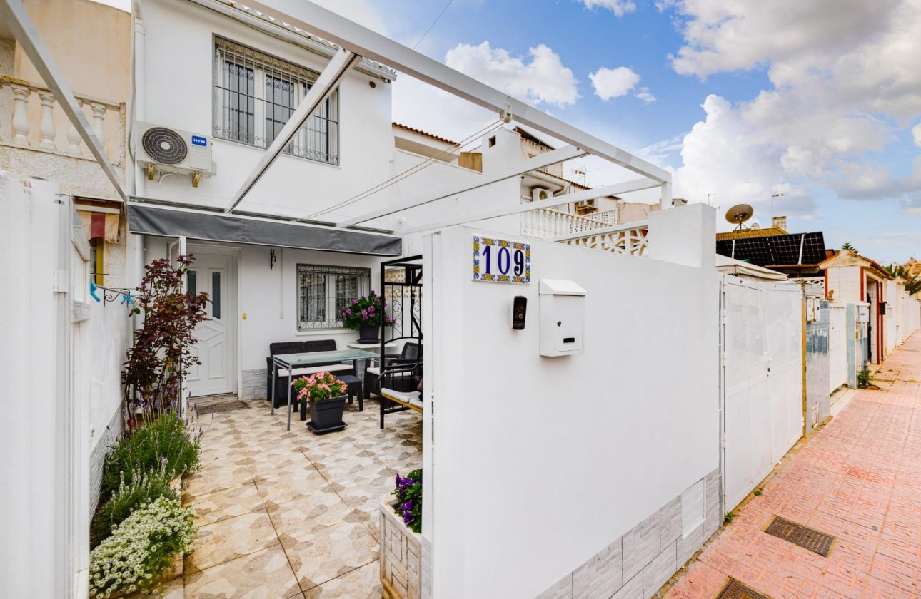 Herverkoop - Town House -
Torrevieja - Calas Blanca