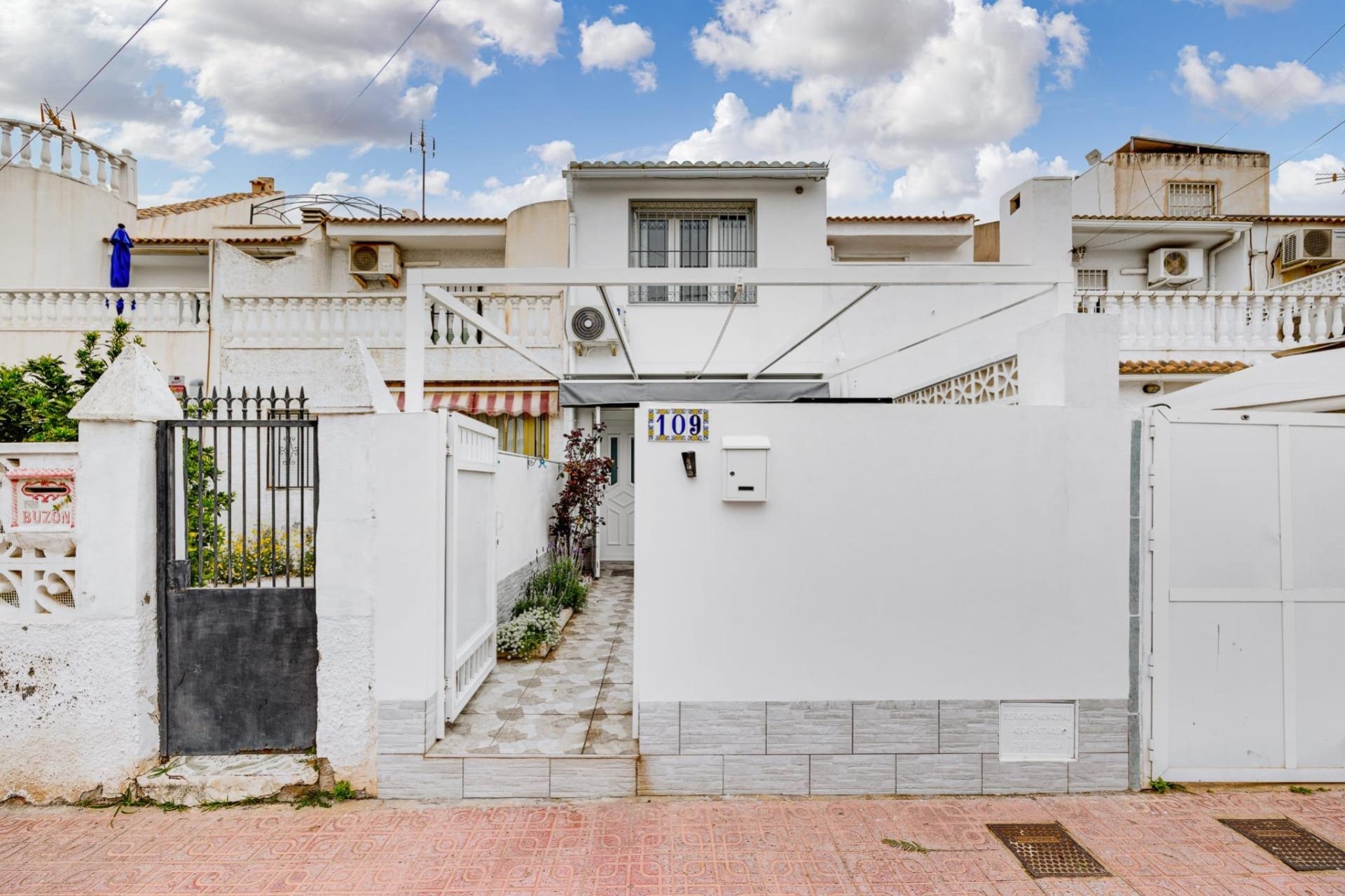 Herverkoop - Town House -
Torrevieja - Calas Blanca