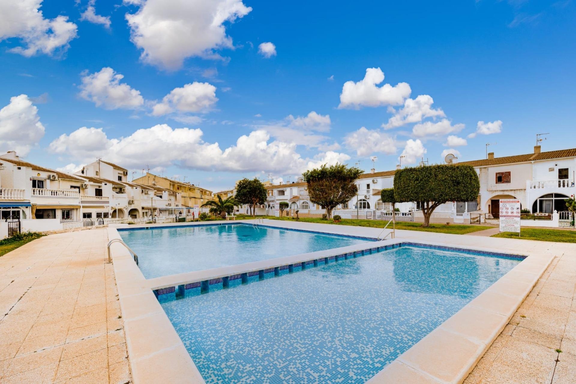 Herverkoop - Town House -
Torrevieja - Calas Blanca