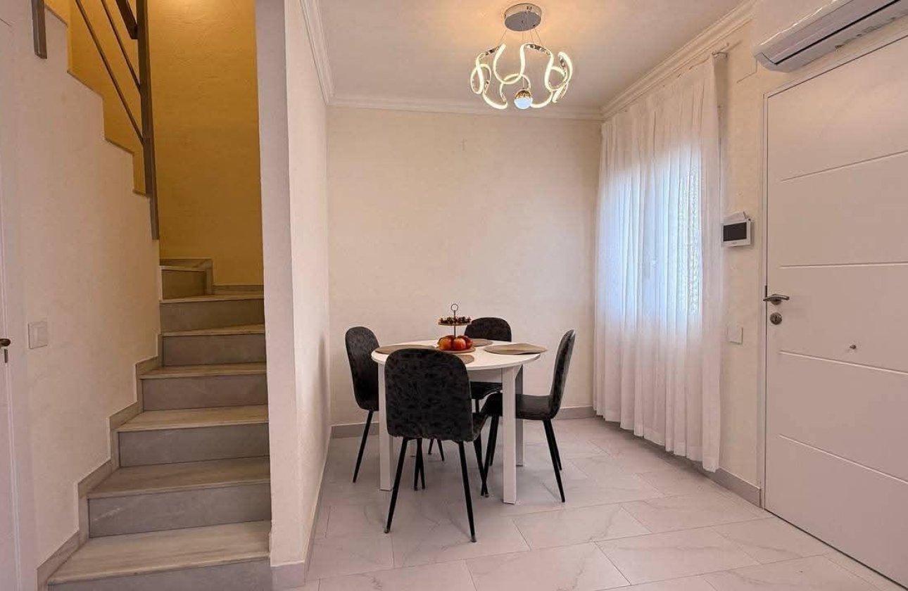 Herverkoop - Town House -
Torrevieja - Calas Blanca