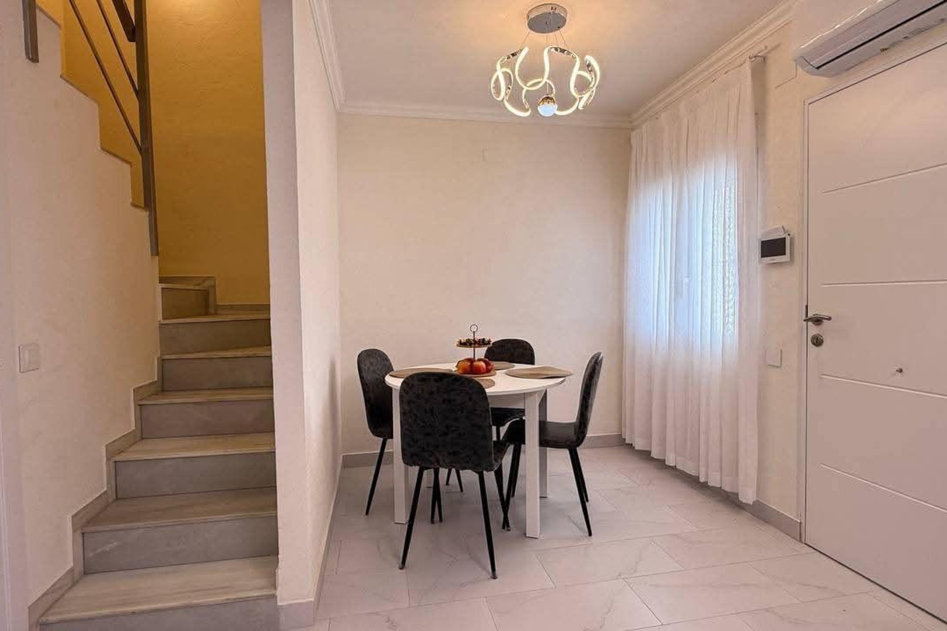 Herverkoop - Town House -
Torrevieja - Calas Blanca