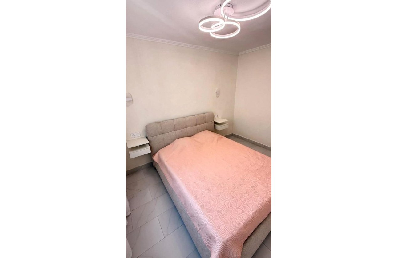 Herverkoop - Town House -
Torrevieja - Calas Blanca
