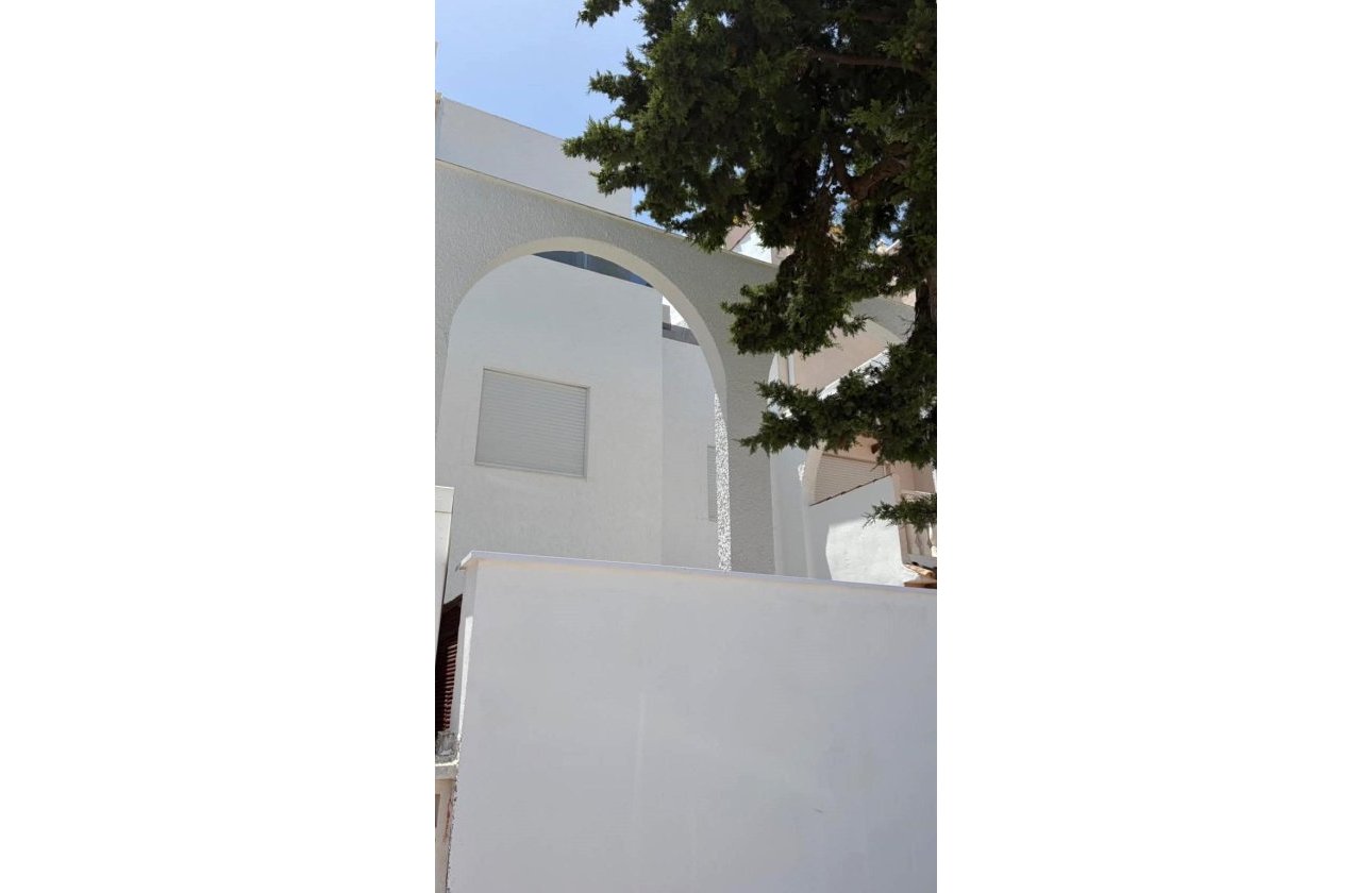 Herverkoop - Town House -
Torrevieja - Calas Blanca