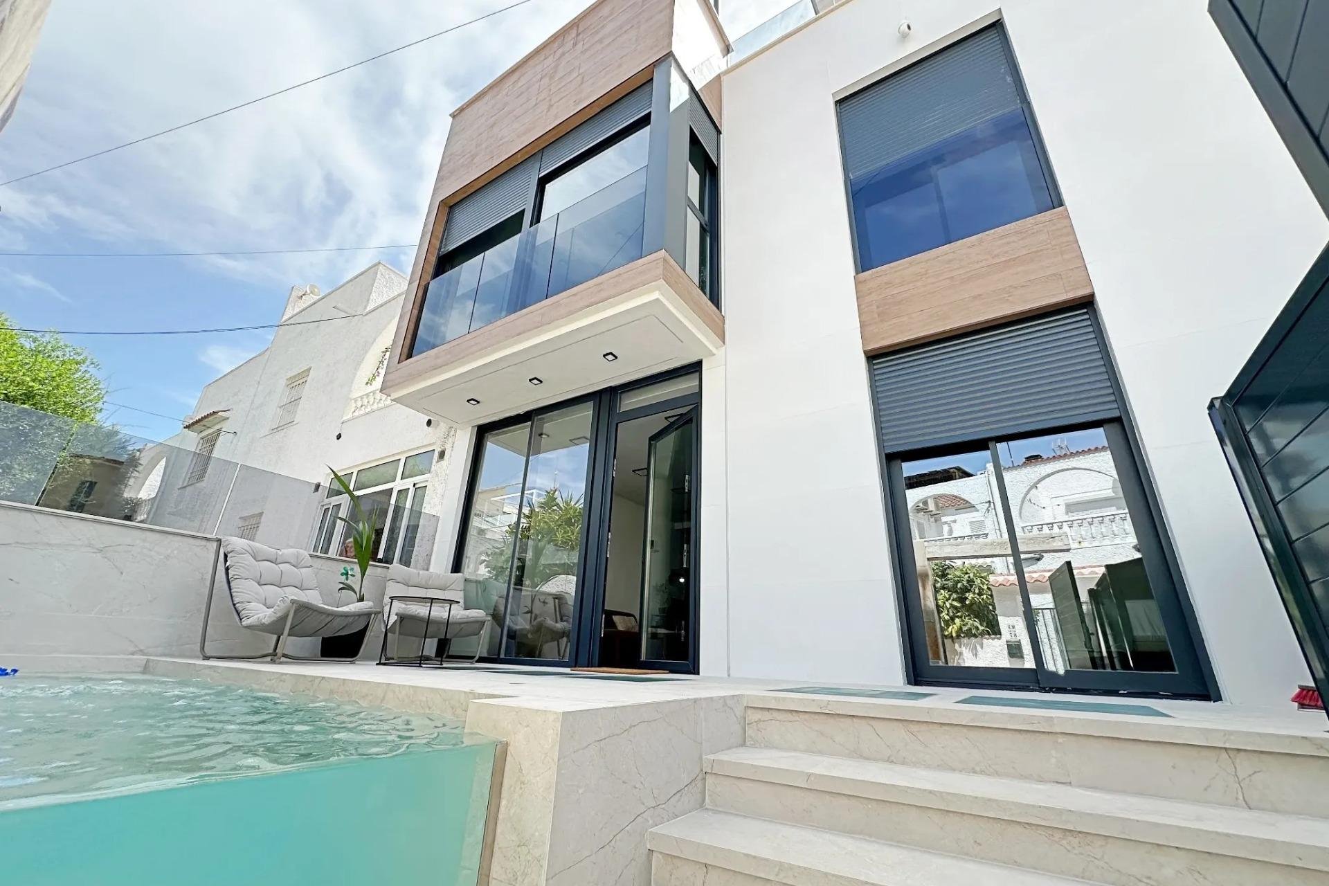 Herverkoop - Town House -
Torrevieja - Calas Blanca