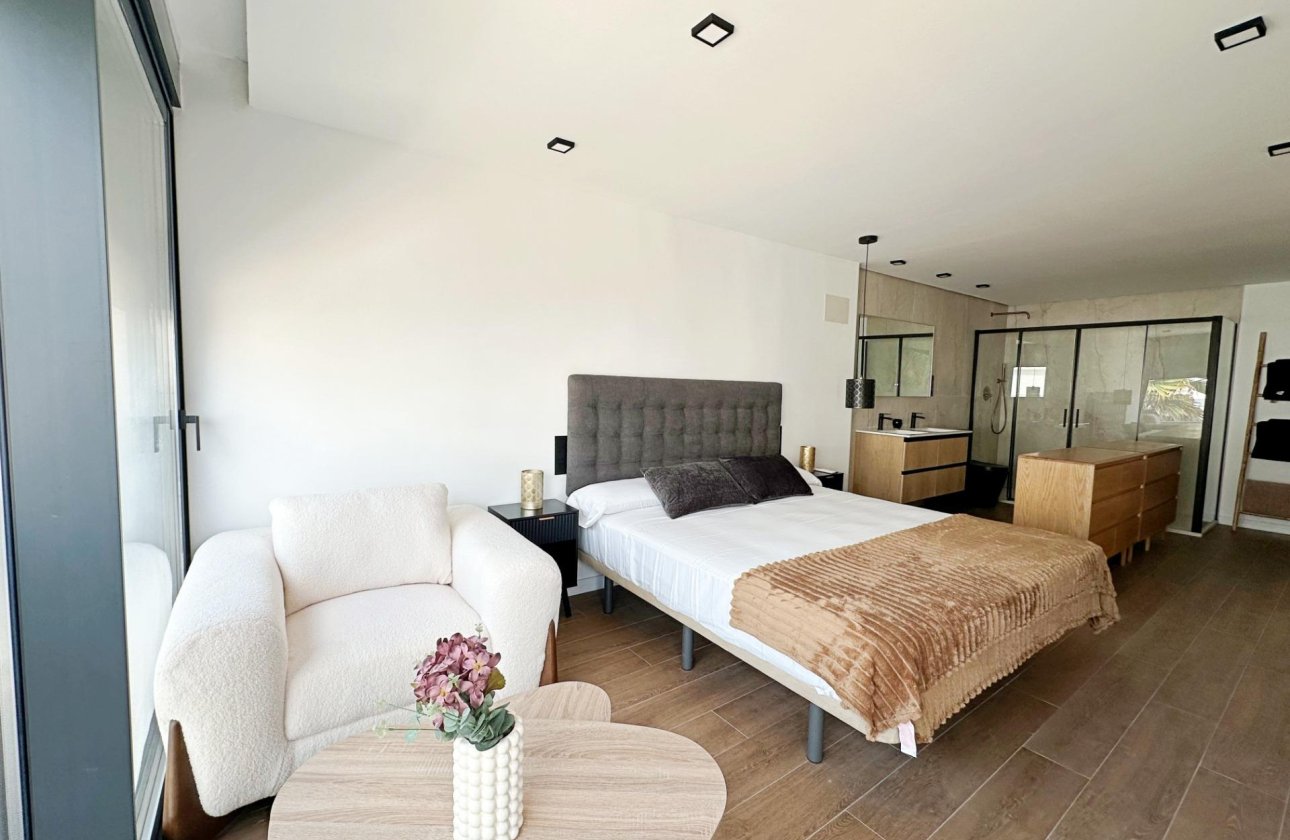 Herverkoop - Town House -
Torrevieja - Calas Blanca